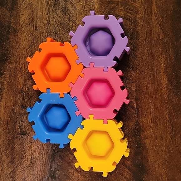 Fidgets - Picture 4 of 5